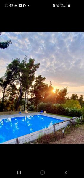 nikol villa elani